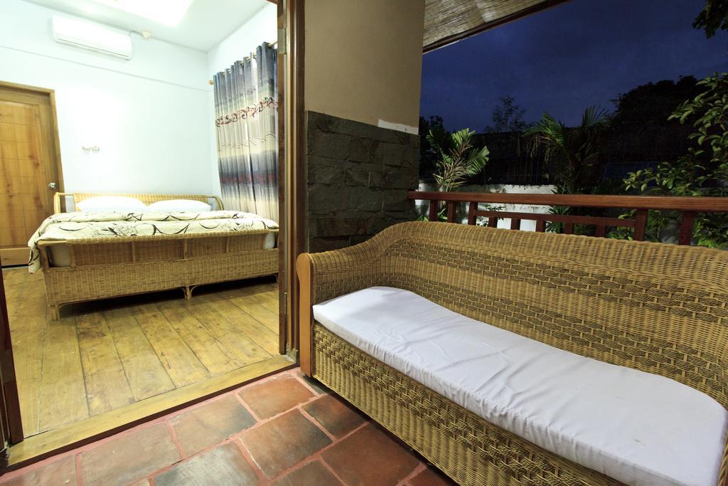 Villa Bale Seni Mataram Buitenkant foto