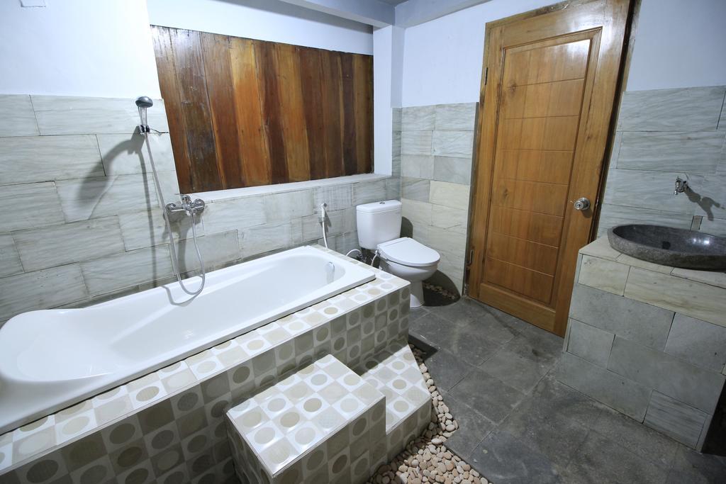 Villa Bale Seni Mataram Buitenkant foto