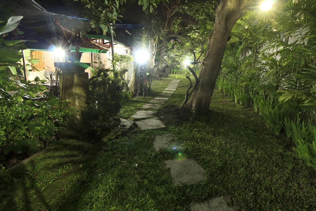 Villa Bale Seni Mataram Buitenkant foto
