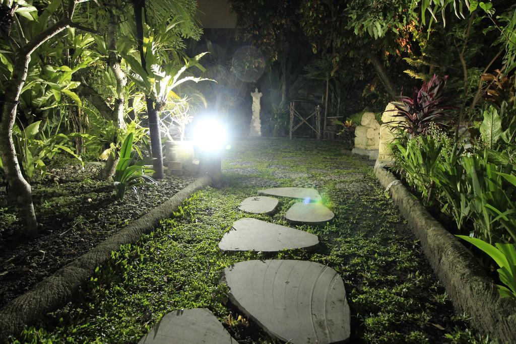 Villa Bale Seni Mataram Buitenkant foto